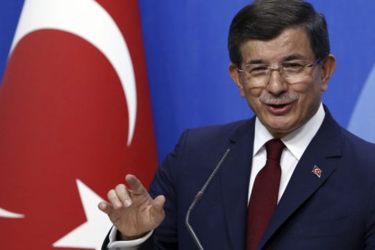 Ο Νταβούτογλου παραιτήθηκε από το AKP και ιδρύει κόμμα