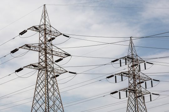 Κύριε Χατζηδάκη, μη διαλύσετε και τη ΔΕΗ όπως τον σιδηρόδρομο