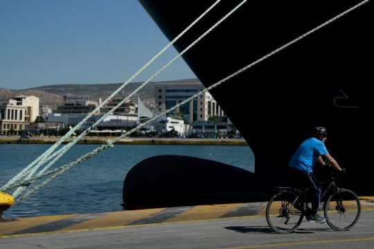 Και οι λιμενεργάτες συμμετέχουν στην 24ωρη απεργία της Τρίτης