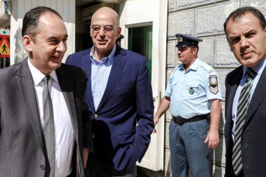 Κυβέρνηση: σκληραίνει τη στάση της στο προσφυγικό