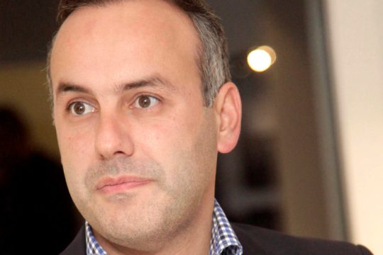 Ζητά «γαλάζια» σανίδα σωτηρίας