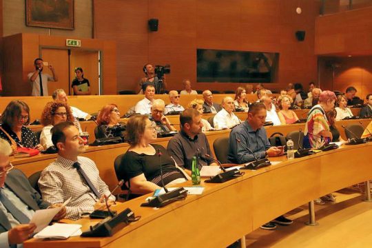 Καταργώντας την απλή αναλογική
