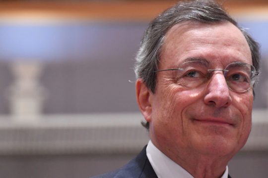 Σκληρός συμβιβασμός με κοκτέιλ μέτρων στην ΕΚΤ