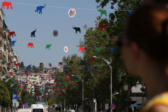 Εκατοντάδες ελεφαντάκια στόλισαν τον ουρανό της Θεσσαλονίκης