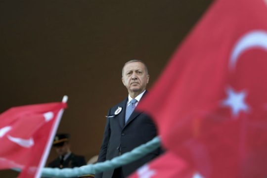 Προσφυγικό: Απειλεί με άνοιγμα των συνόρων ο Ερντογάν