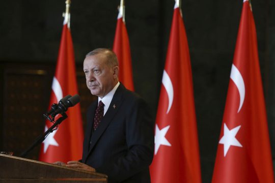 «Δώστε λεφτά ή ανοίγω τις πόρτες»