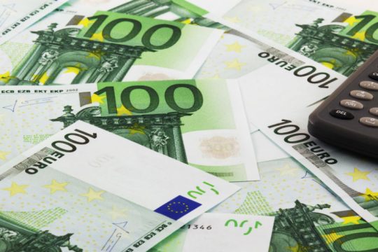 Πρόστιμο 110.000 ευρώ σε τράπεζα για παραβίαση της νομοθεσίας περί ακατάσχετου λογαριασμού