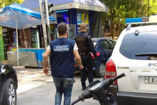Εκτακτη είδηση: Βρέθηκαν  256 πακέτα τσιγάρα!
