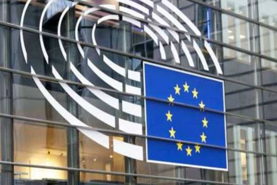 Η Ιστορία δεν γράφεται με ψηφίσματα, τη γράφουν οι λαοί