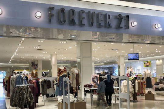 Αίτηση πτώχευσης από την εταιρεία ρούχων Forever 21