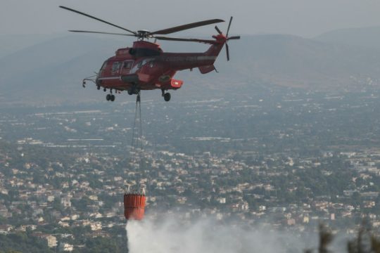Καλύτερη η εικόνα της πυρκαγιάς στη Νέα Μάκρη, έρευνες για εμπρησμό