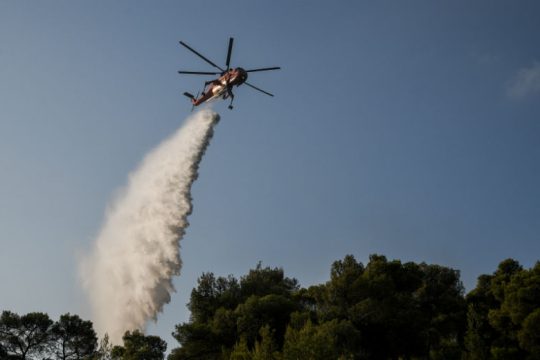 Νεκρός 58χρονος στην Ηλεία, όπου είναι σε εξέλιξη πυρκαγιά