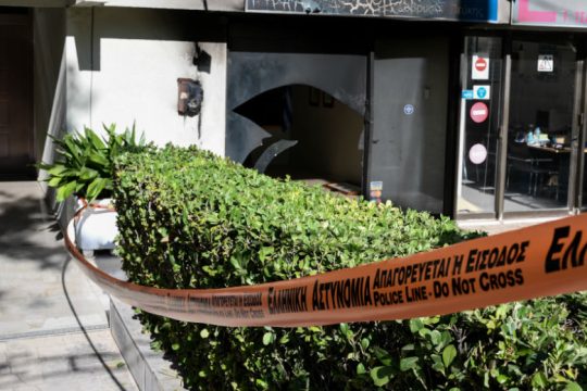 Γκαζάκια σε γραφεία της Ν.Δ. στην Πεύκη
