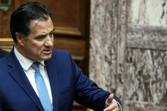 Σύγκρουση στη Βουλή για τις πρακτικές των εισπρακτικών εταιρειών