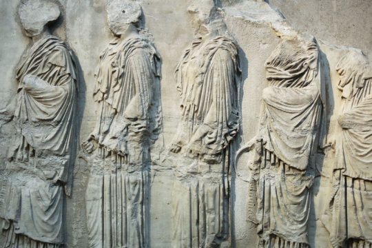 «Τα Γλυπτά εκλάπησαν»