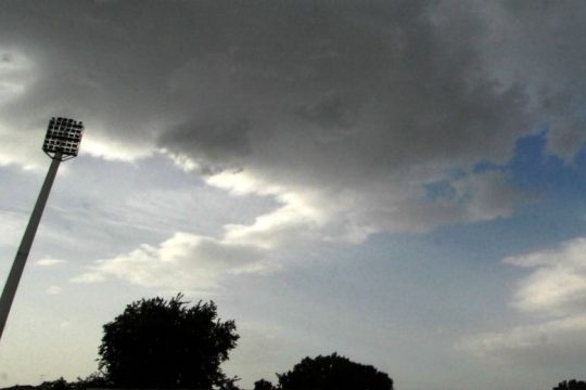 Μέχρι 30 βαθμούς ο υδράργυρος – Πού θα βρέξει