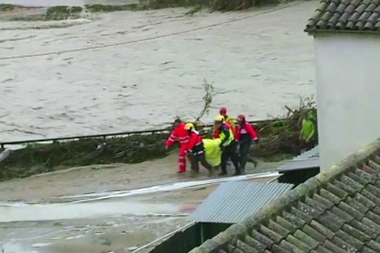 Φονικές καταιγίδες στην Ισπανία, κόκκινος συναγερμός στη Βαλένθια