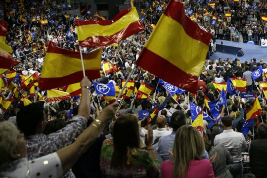Επιχείρηση «ανάστασης» του δικομματισμού από Σοσιαλιστές και Συντηρητικούς