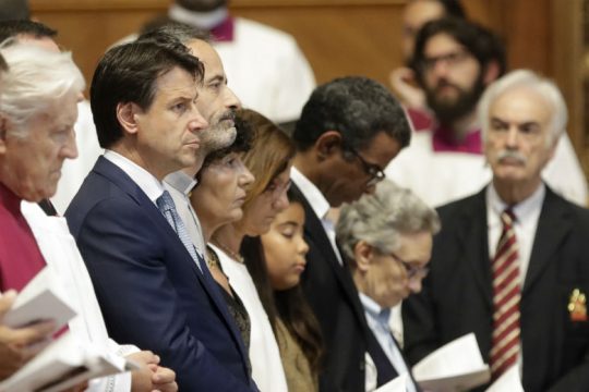 Συμφώνησαν σε πολιτική ατζέντα για τον σχηματισμό κυβέρνησης στην Ιταλία
