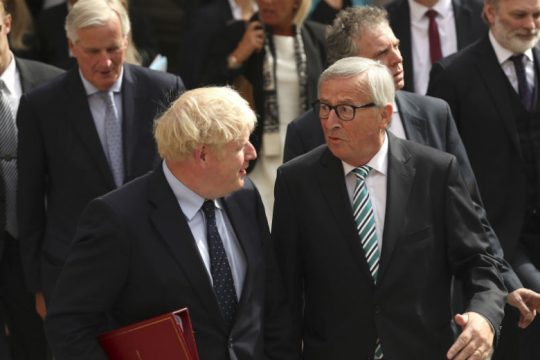 Ένα «φιλικό γεύμα» που δεν έφερε διέξοδο στο Brexit