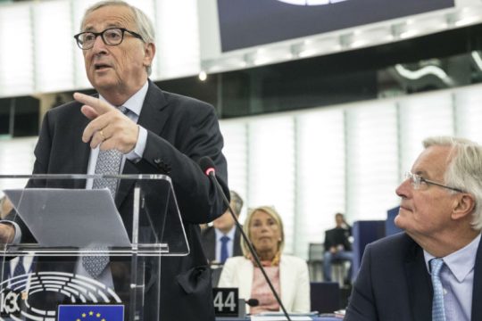 Γιούνκερ: Υπεύθυνη η Βρετανία σε περίπτωση άτακτου Brexit