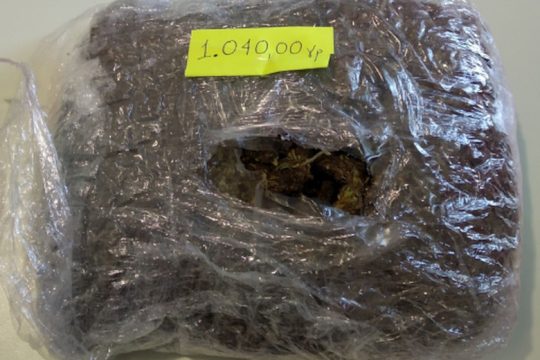 Συνελήφθη με ένα κιλό κάνναβης στην τσάντα του