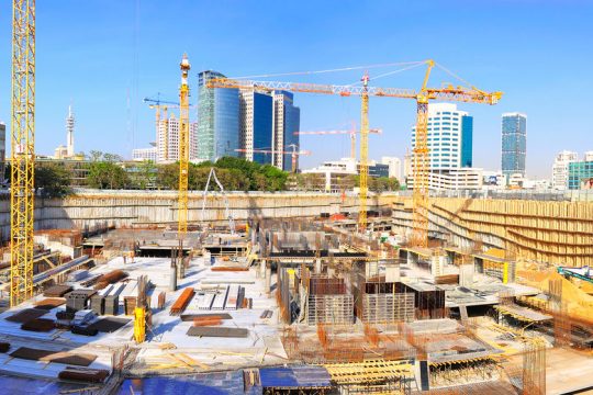 Κρατιούνται ψηλά οι τρεις μεγάλες κατασκευαστικές