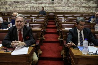Συναίνεση… τέλος, βγήκαν τα μαχαίρια