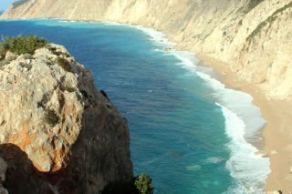 Κατολίσθηση βράχων στην παραλία Ξι της Κεφαλονιάς