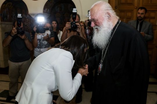 Κυρία Κεραμέως είστε υπουργός ενός κοσμικού κράτους