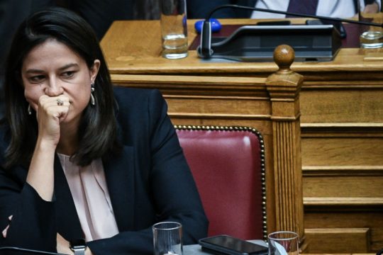 Πίσω από το ΣτΕ «κρύβεται» η Ν. Κεραμέως για το θρήσκευμα στα απολυτήρια