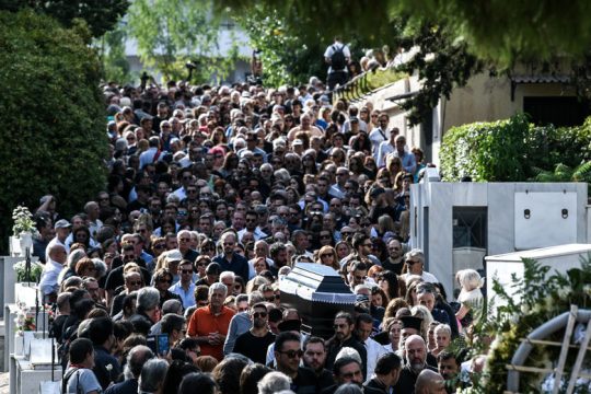 Μια μικρή εκκλησία γεμάτη εκατοντάδες τραγούδια