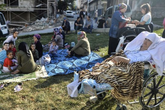 Οκτώ τραυματίες και μικρές ζημιές από τον σεισμό στην Κωνσταντινούπολη