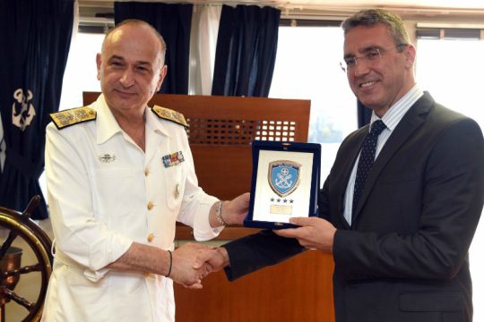 Τετ-α-τετ του αρχηγού του Λιμενικού με τον Τούρκο πρέσβη