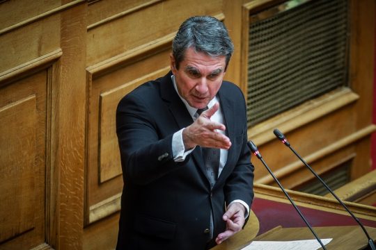 Στη Βουλή η ποινική δίωξη κατά Λοβέρδου για τη Novartis