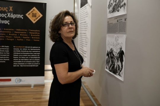 Κάθε βράδυ περιμένω να ακούσω το κλειδί στην πόρτα…
