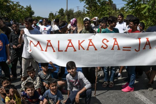 Διαμαρτυρία προσφύγων από τον καταυλισμό της Μαλακάσας