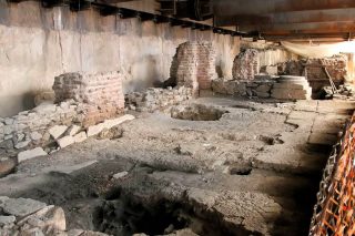 Πρόσω… ολοταχώς για το 2012