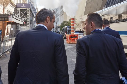 Πώς αποτιμούν κυβέρνηση και αντιπολίτευση τις επαφές Μητσοτάκη στις ΗΠΑ