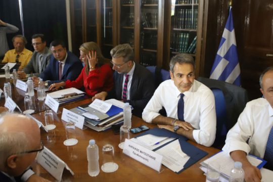 Ο Κυριάκος άκουσε στα γρήγορα τους παραγωγικούς φορείς