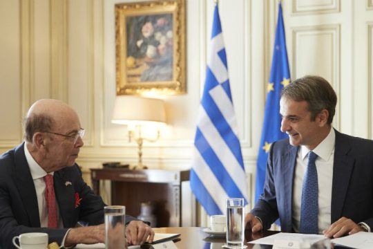 «Στο τραπέζι» οι επενδύσεις από ΗΠΑ στη συνάντηση με Ρος