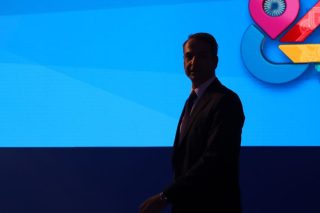Αντιπολιτευτικά πυρά εναντίον Μητσοτάκη