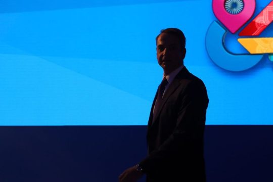 Αντιπολιτευτικά πυρά εναντίον Μητσοτάκη