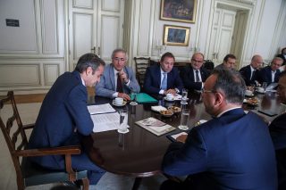 Δεν είμαστε όλοι αδέλφια!