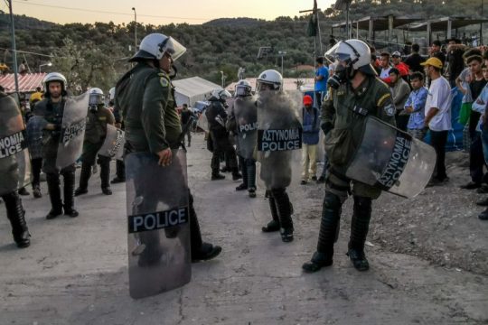 ΚΕΕΡΦΑ: Ένοχη η ρατσιστική πολιτική της κυβέρνησης για τους νεκρούς στη Μόρια