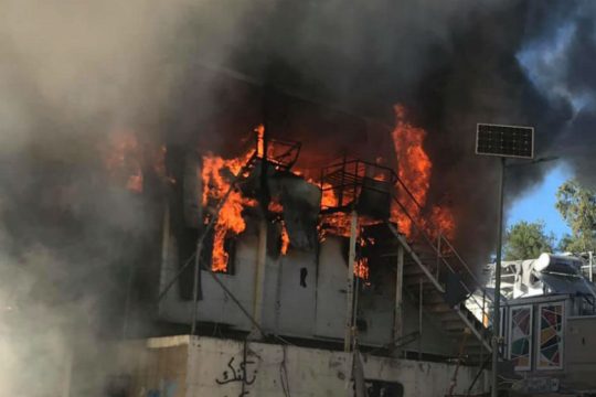 «Τραγικό γεγονός η φωτιά» λέει η Κομισιόν, υπόσχεται περαιτέρω στήριξη