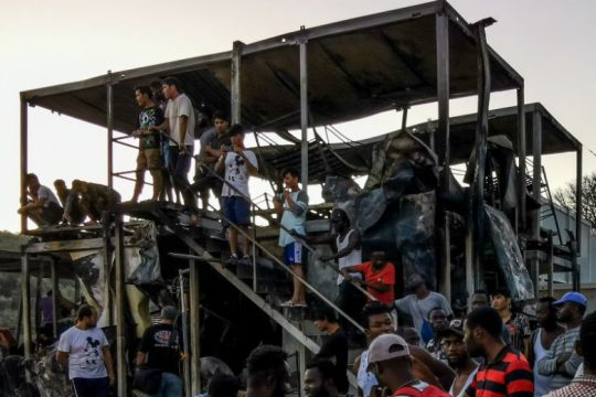 Στη σκιά της τραγωδίας στη Μόρια