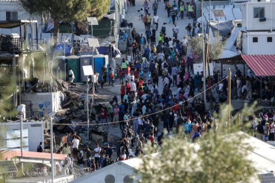 Πορεία διαμαρτυρίας προσφύγων στη Λέσβο για τη Μόρια
