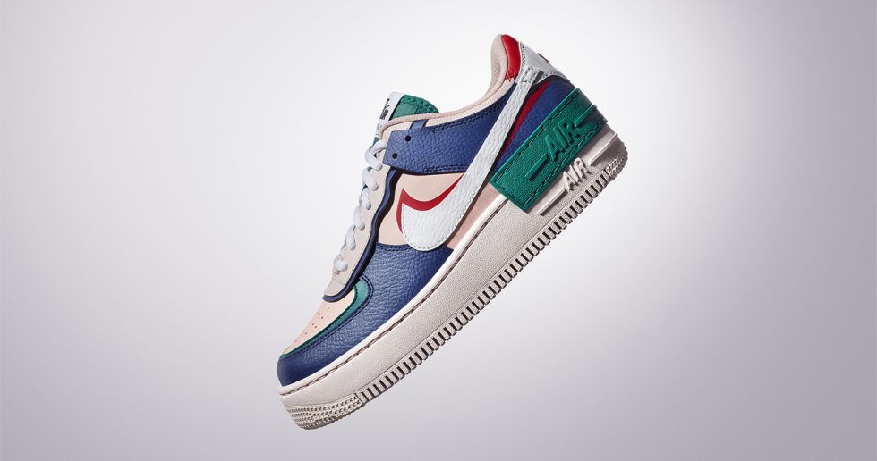To νέο Air Force 1 Shadow φέρνει την επανάσταση στα sneakers και υμνεί τη γυναικεία δύναμη