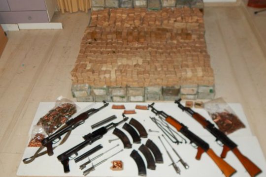 Εξαρθρώθηκε κύκλωμα που έφερνε όπλα από Αλβανία